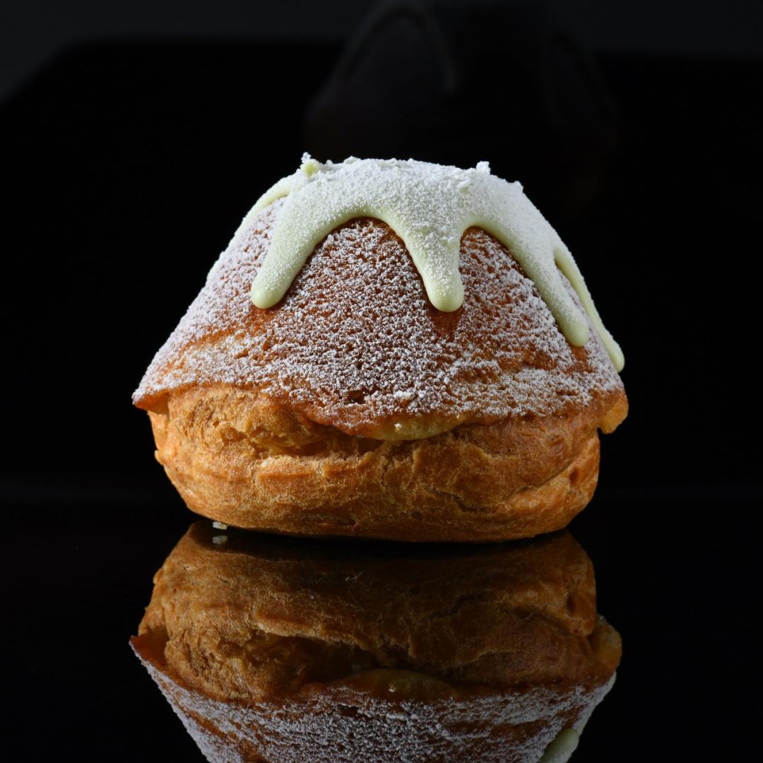 東京巴黎甜點富士山生泡芙(開心果)，109元。