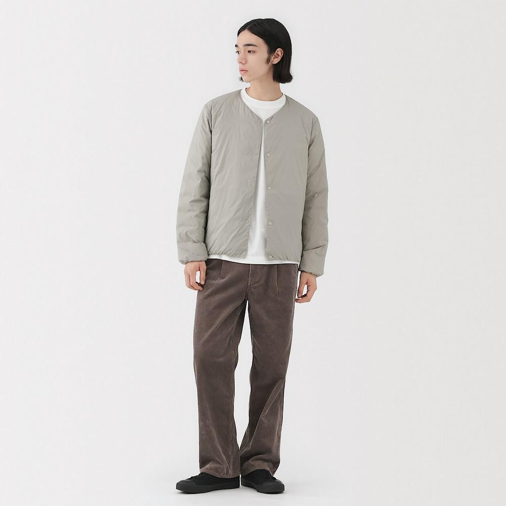 男女輕量羽絨可攜式無領外套，1,790元。