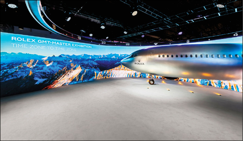展間隨處可見飛行元素，緊扣GMT-Master系列腕錶特色。