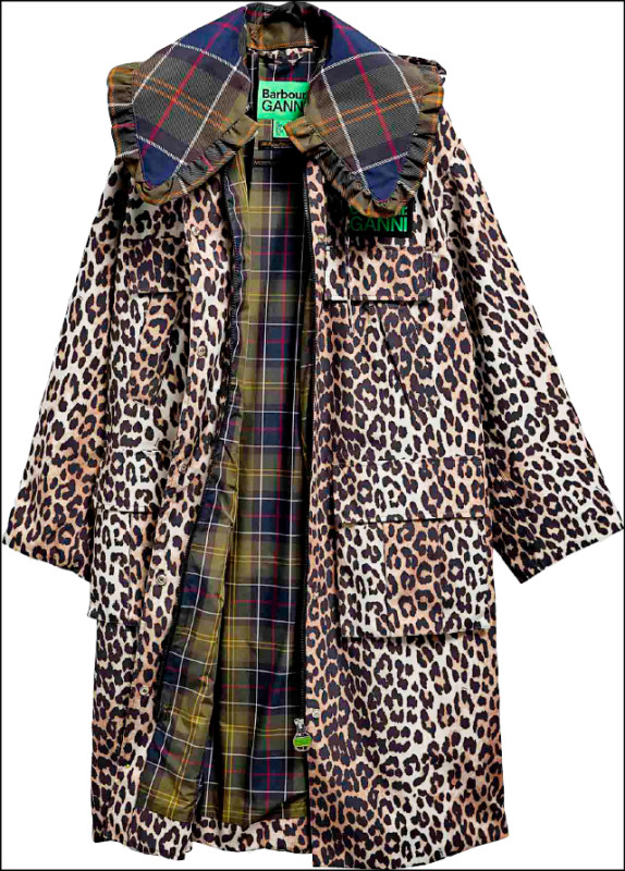 豹紋防水派克外套特別加入可拆卸的荷葉滾邊領片，升級俏皮感，21,000元。