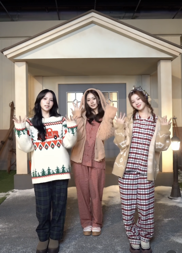 Mina、子瑜、Sana送上耶誕祝福。