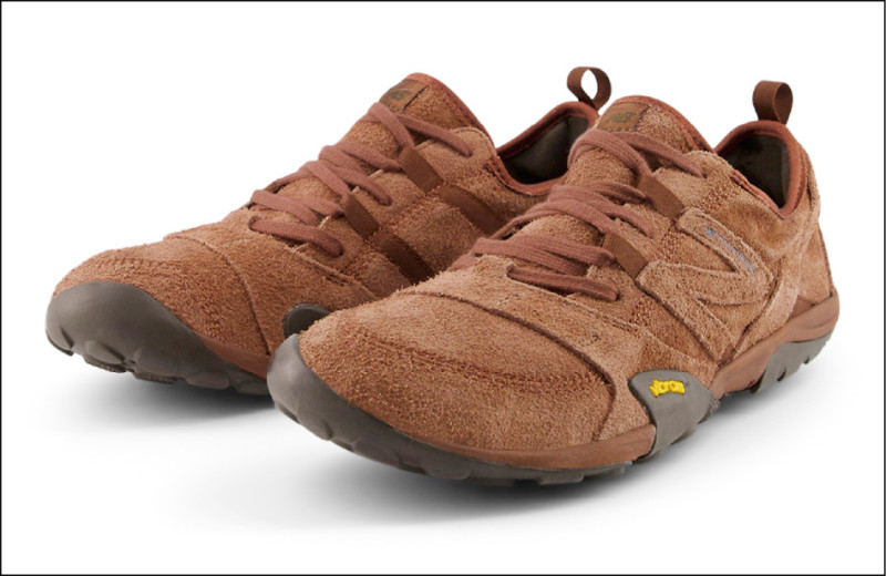 薄底鞋設計依舊當紅，MT10O主打赤足穿著的輕量舒適感，3,880元。