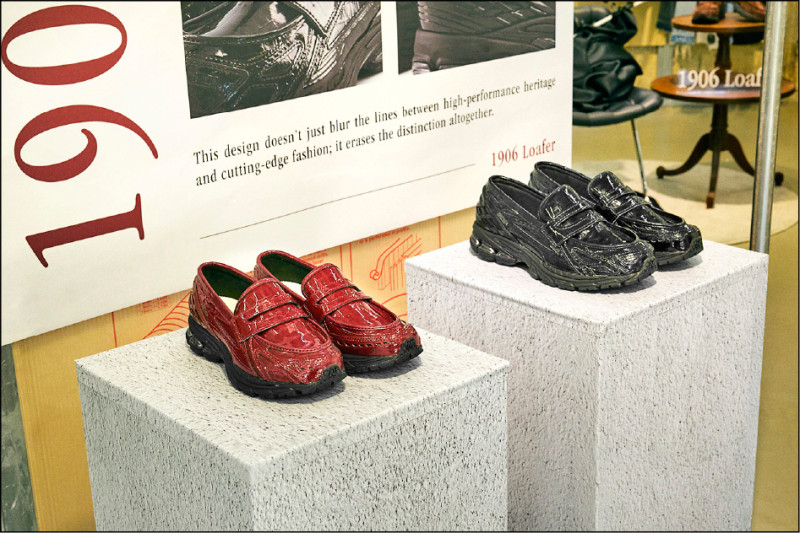 揉合正式紳裝風格與運動機能鞋底的1906 Loafer樂福鞋推出後大受好評，2026首季將帶來更多顏色和材質變化，各4,680元。
