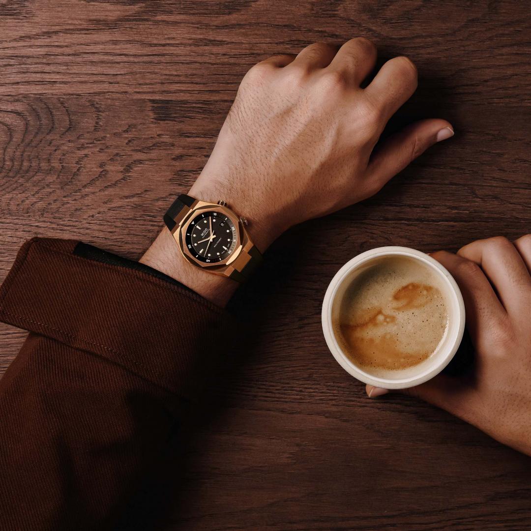 MIDO以八角錶殼打造Multifort 8 Two Crowns腕錶。(MIDO提供，以下同)