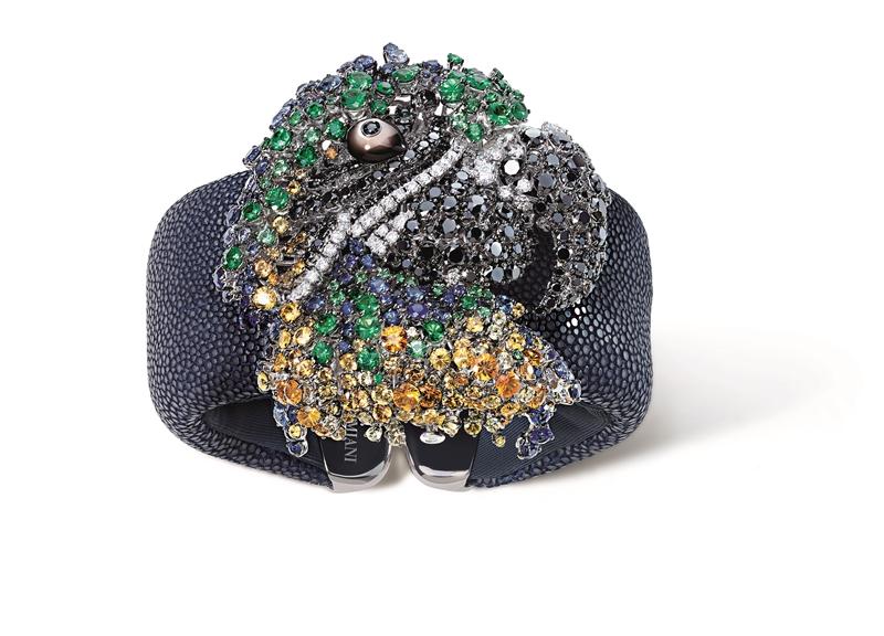 DAMIANI Animalia時尚動物園系列紫色珍珠魚皮鸚鵡手鐲。（DAMIANI提供）