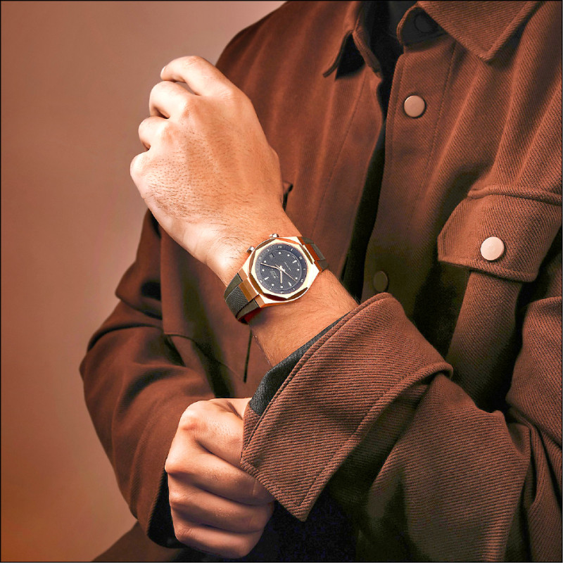 Multifort 8 Two Crowns兼具正裝與休閒風格，41,100元。