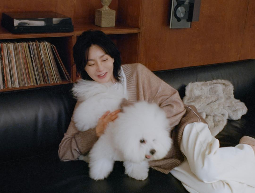 坦言如今的自己沒有過多的追求與野心，整體狀態反而由內而外真正凍齡。