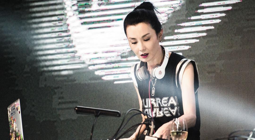 「曼神」十年前曾應MO&Co.邀請，擔任活動嘉賓，活動上還嘗試擔任DJ，釋放搖滾魂。