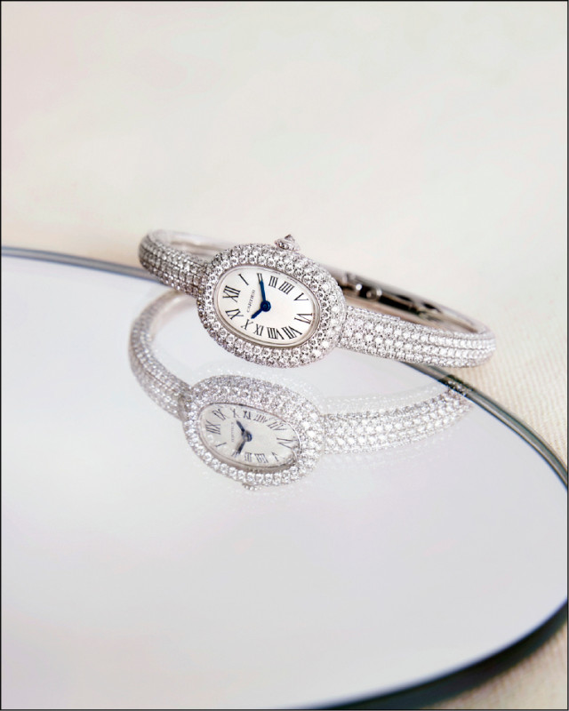 卡地亞Baignoire腕錶從手環到錶殼皆鑲嵌鑽石，猶如鑽石緞帶般璀璨優雅，2,620,000元。