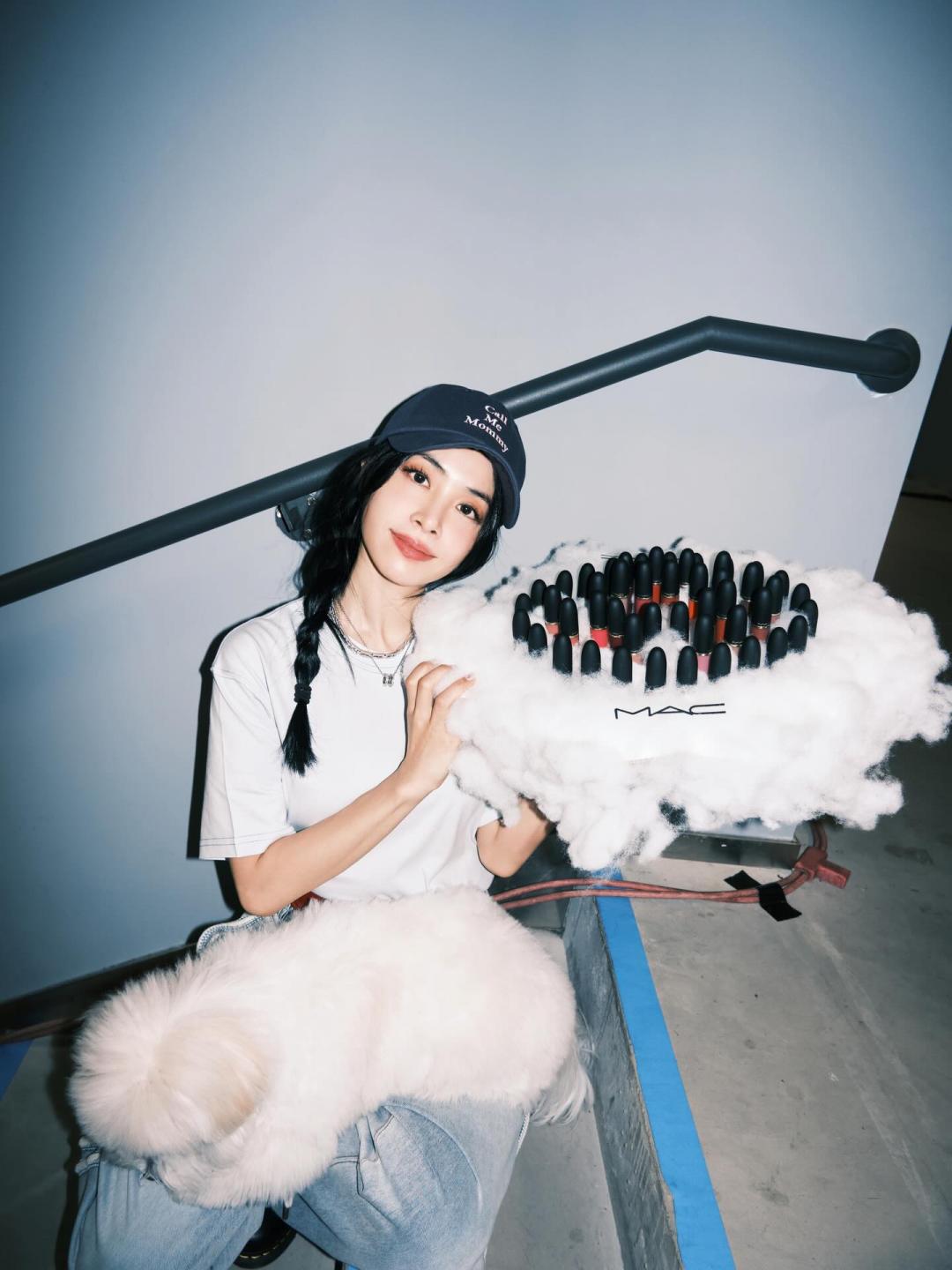 完整M.A.C入鏡展現蔡依林的敬業。（翻攝自instagram）
