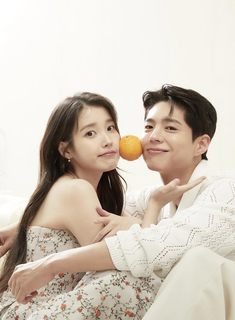 IU和樸寶劍合作《苦盡柑來遇見你》，在AAA拿下最佳CP獎。(翻攝自IG)