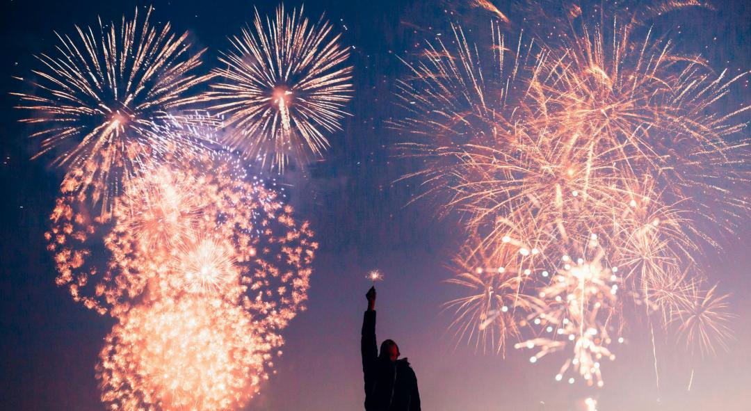 2025年12月31日恰逢上班上課日，許多人規劃白天上班、晚上直奔跨年活動現場。（圖／翻攝PEXELS）