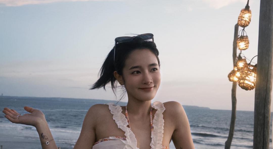 「小腰精代表」王淨度假照太犯規！胸下全空網友點名：羨慕曹佑寧