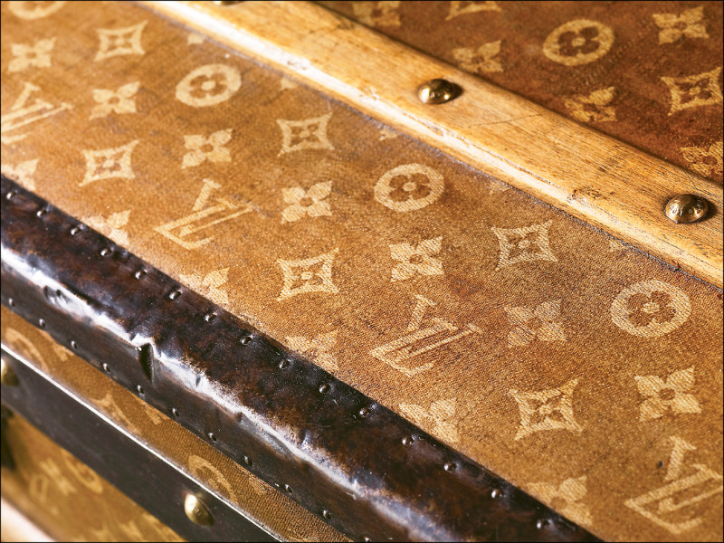 Monogram從硬箱躍上多款手袋，成為Louis Vuitton品牌的標誌性符碼。