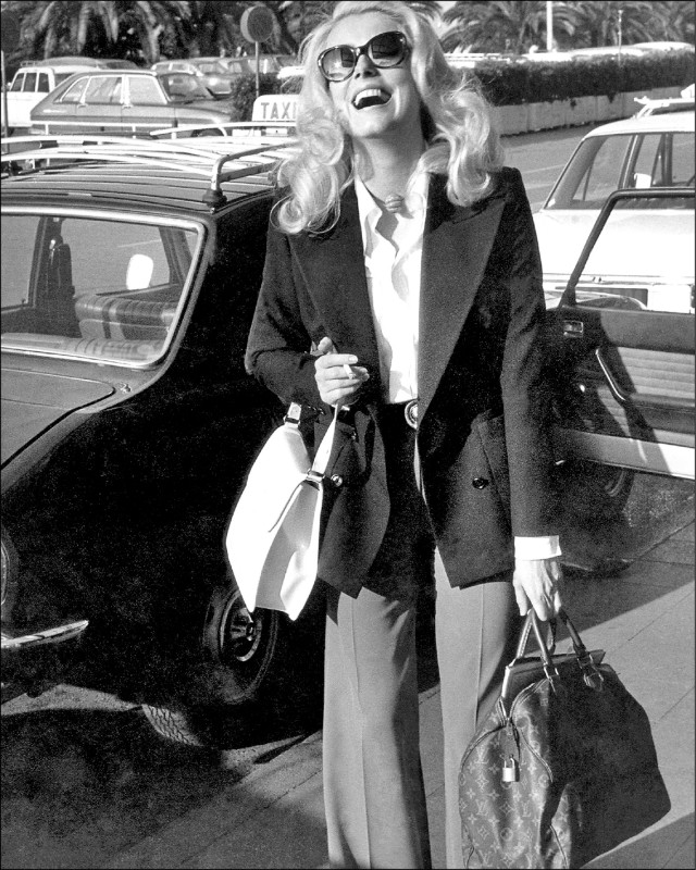 1896年誕生的Monogram圖紋，歷經130年的風格演進，依舊是Louis Vuitton不墜的經典，在每個時代都是時髦人士的精品選擇。