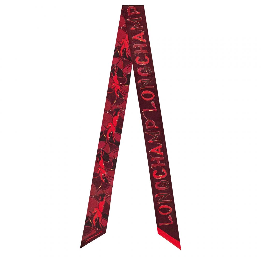 紅色調的Longchamp馬年限定系列束髮帶，成為點亮造型的時髦配件。