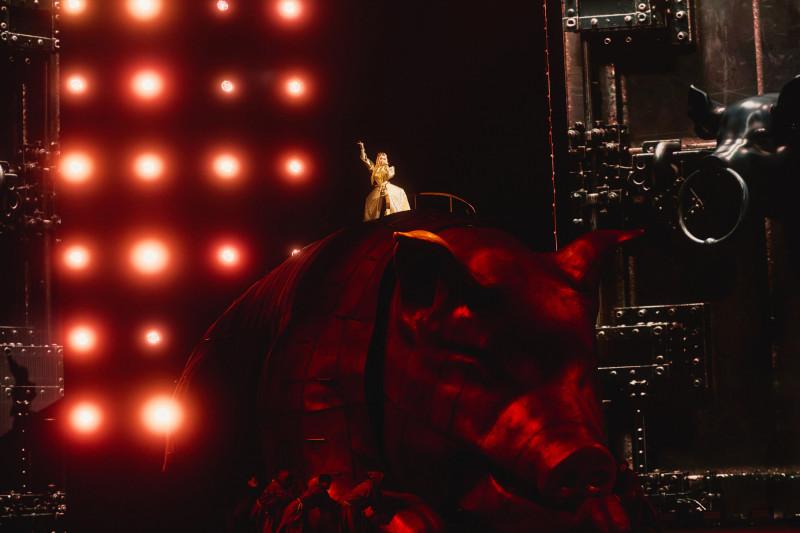 蔡依林小巨蛋最終場依舊炸裂！VALENTINO訂製「絲襪殺」為9億巡演華麗收官