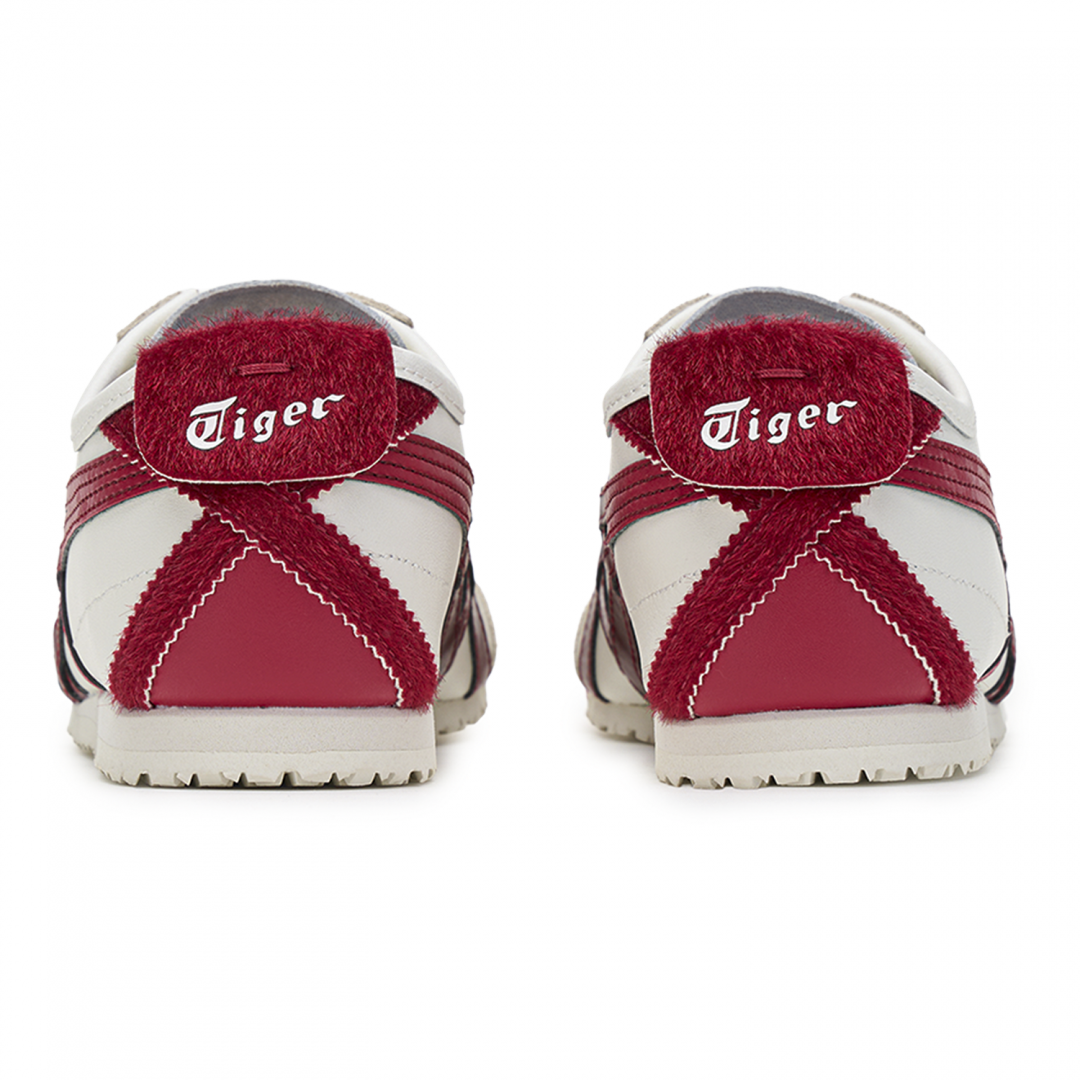 鞋後跟以仿馬毛材質捎來律動溫度。