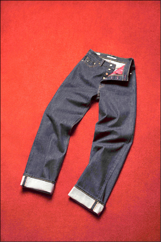 女裝Ribcage高腰直筒丹寧褲，5,490元。