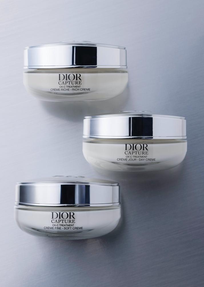 迪奧逆時活氧膠原霜推出特潤霜、輕質乳霜兩款新質地，和一般款攜手應對各種膚況。