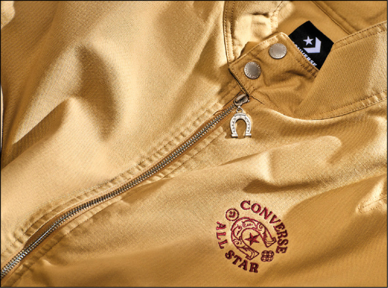 CONVERSE馬年限定系列服飾結合馬蹄鐵元素作為幸運標誌。