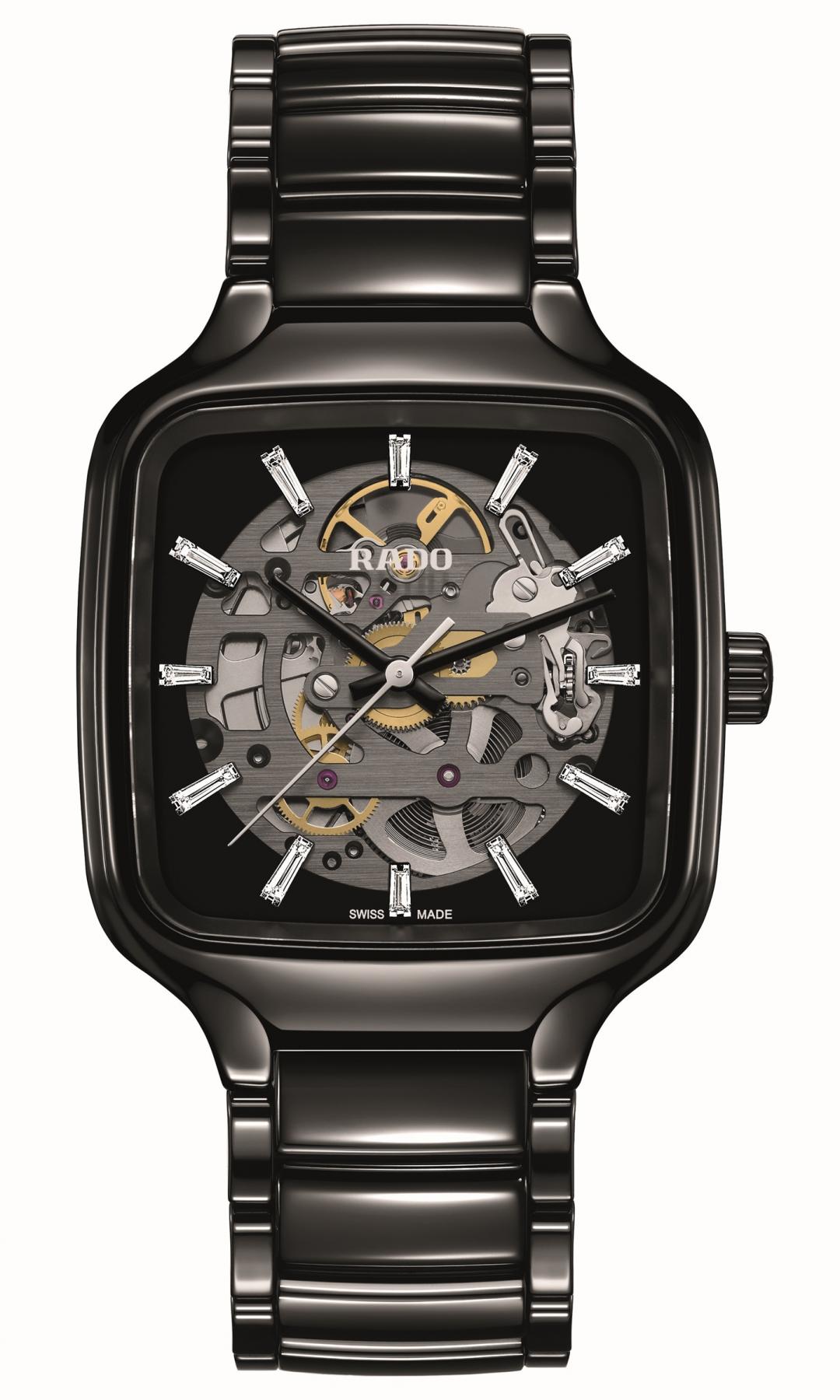 RADO True Square真我方形系列鑲鑽鏤空腕錶，220,800元。(RADO提供，以下同)