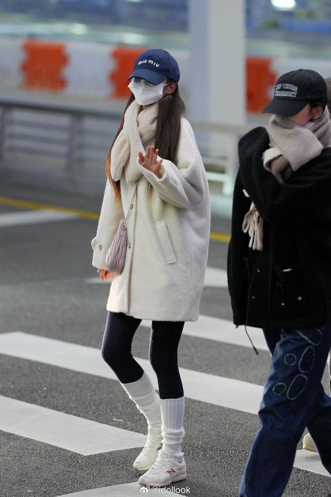 細數張員瑛這身造型，共有4個品牌撐腰。