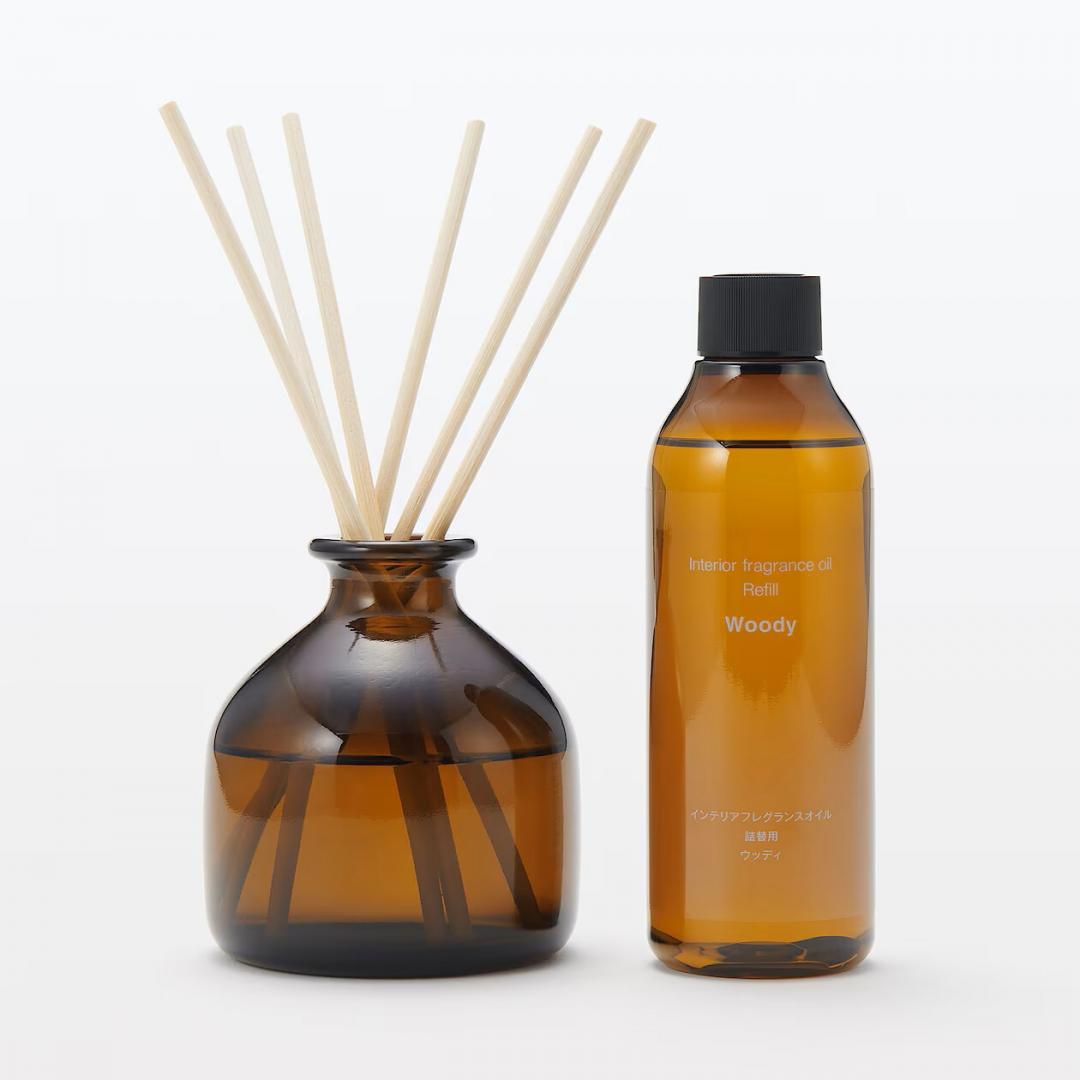 空間芬香油(補充瓶，200ml，木質)，590元。