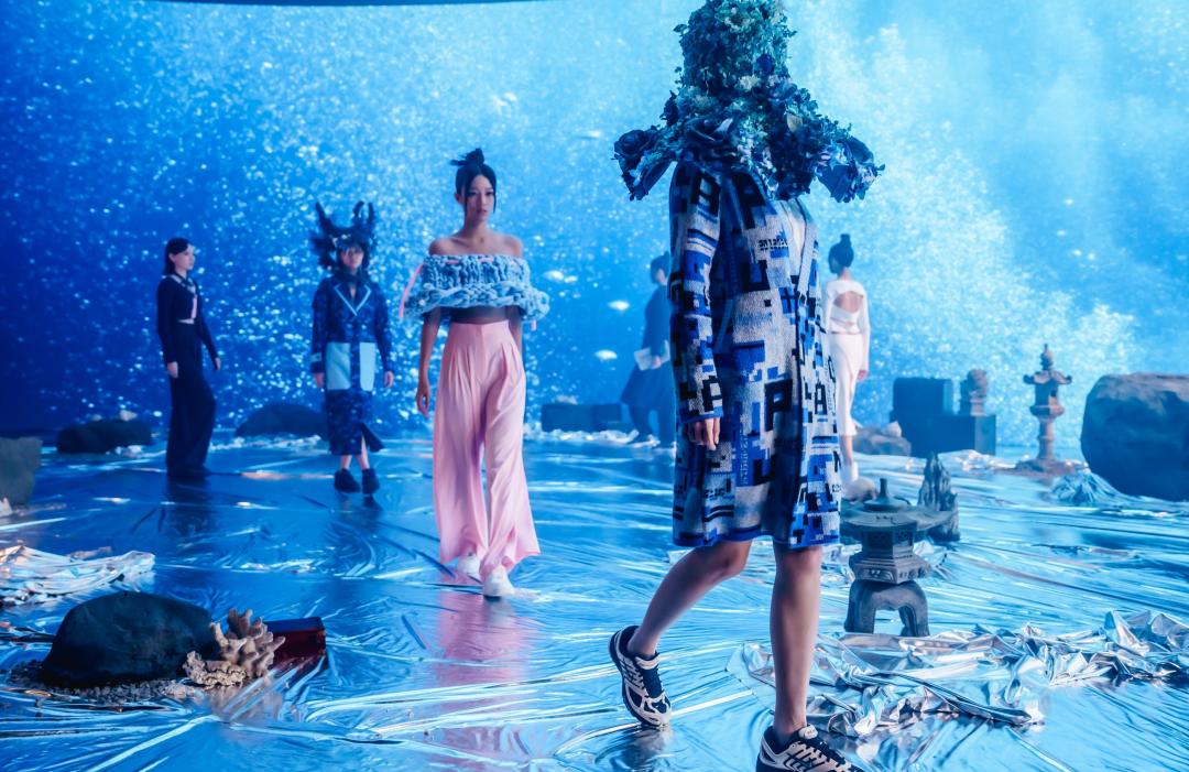 APUJAN秋冬系列以「龍宮公主的寶盒」為主題，延續一貫奇幻敘事氛圍。