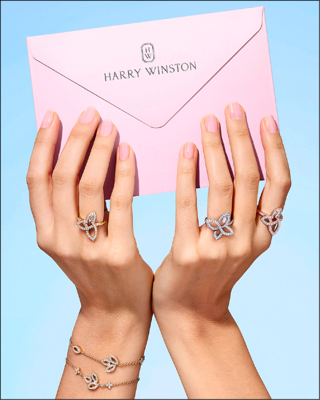 Lily Cluster系列運用錦簇鑲嵌工藝，打造永不凋零的鑽石花朵，約220,000元起。