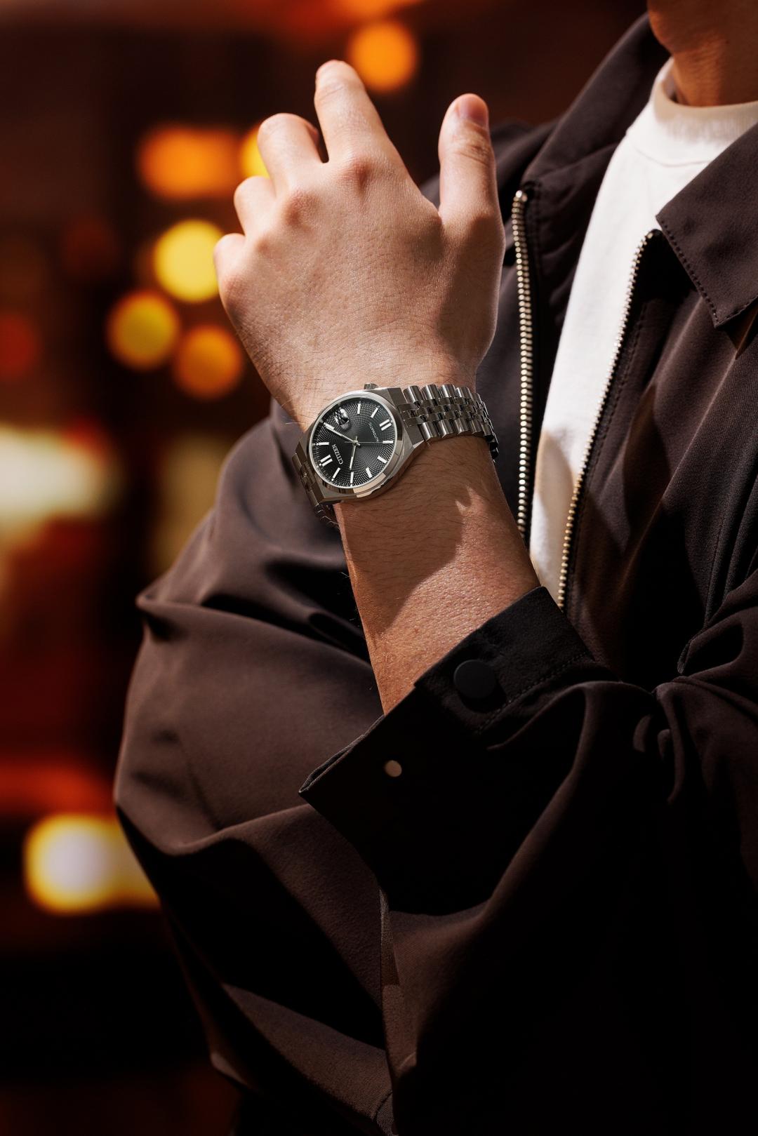 NK0020-55E錶款，17,800元。