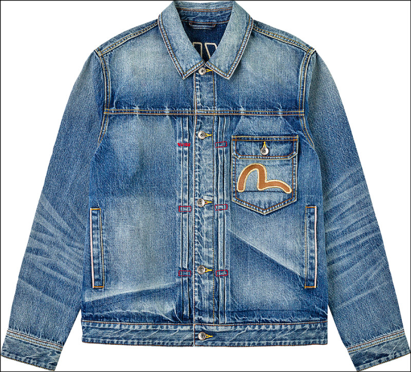 馬年新春別注系列：海鷗貼布中式牛仔外套揉合日式街頭輪廓與東方服裝細節語彙，21,000元。