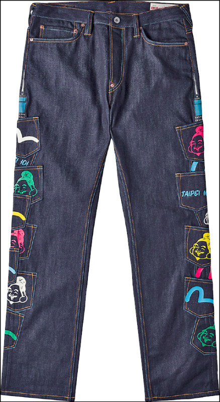 EVISU×台北101多口袋牛仔褲，褲管側邊加入層層堆疊的口袋設計呼應大樓建築結構，並用彩色達摩圖騰加入祝福意涵，13,500元。