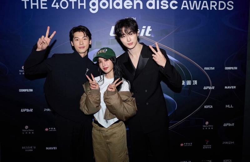 蔡依林在後台換上私服後，開心與許光漢、邊佑錫合影。（翻攝自instagram）