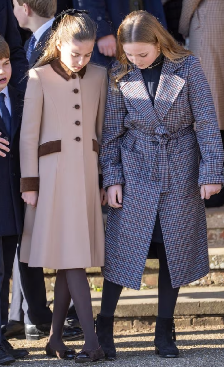 粉絲捕捉到夏綠蒂公主的優雅站姿。(翻攝自IG)