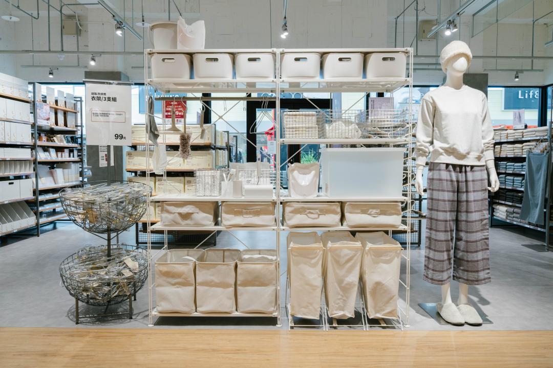 門市總坪數達275坪，販售完整商品。