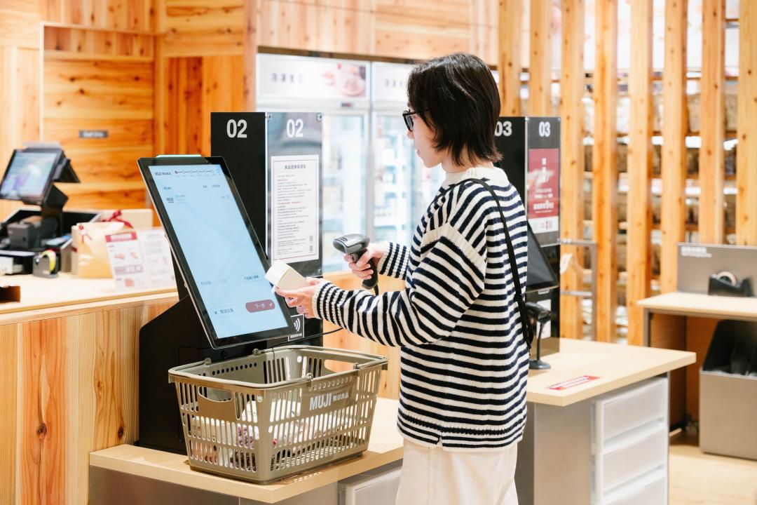 自助收銀服務縮短結帳時間。