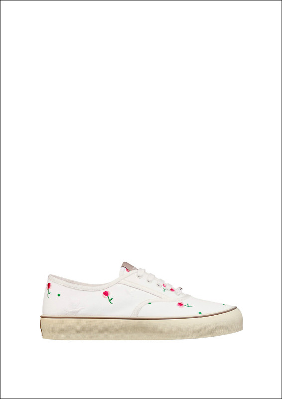 Saltwind白色鴿子花刺繡帆布休閒鞋，33,000元。