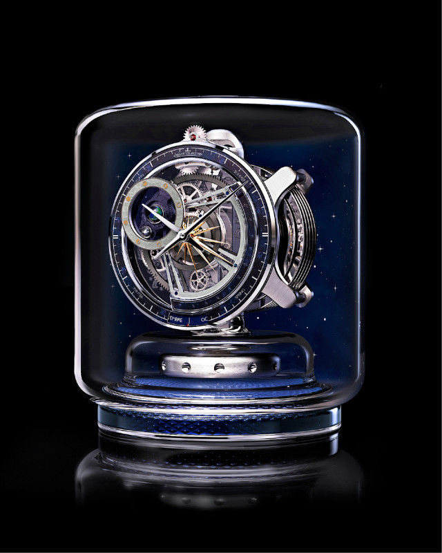 展出的積家瑞士總部珍藏Atmos Tellurium空氣鐘，同時突破精準度和設計界線。