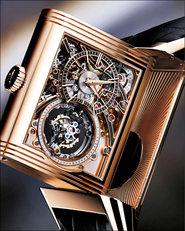 腕錶背面設有指針錶盤，可欣賞更多機芯細節。