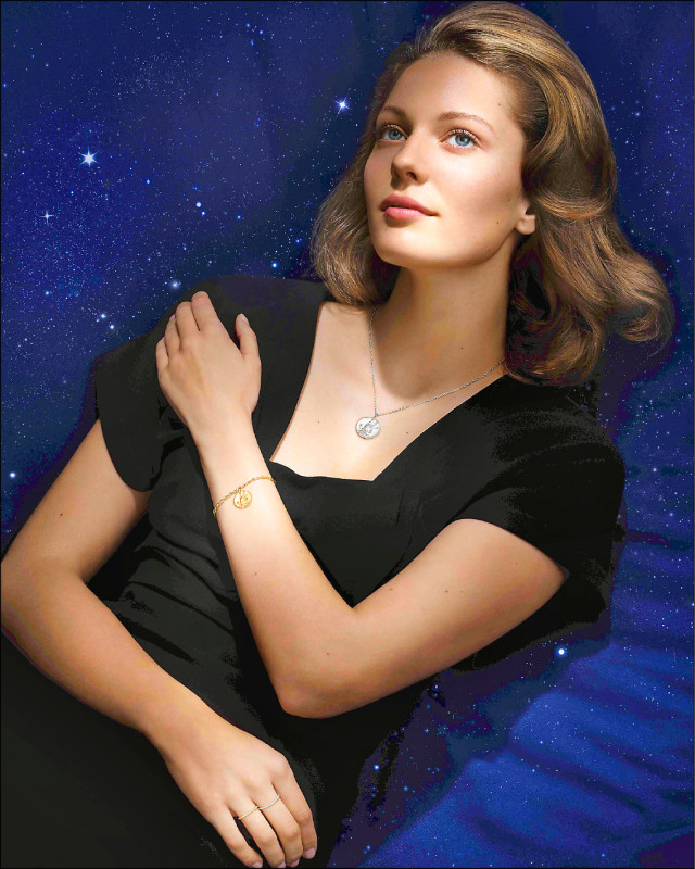 梵克雅寶Zodiaque系列全新推出18K白金項鍊以及18K黃金手鍊。