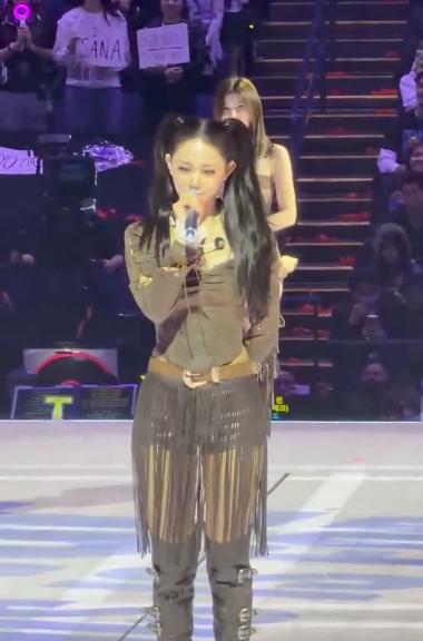 子瑜的雙馬尾造型又甜又辣。