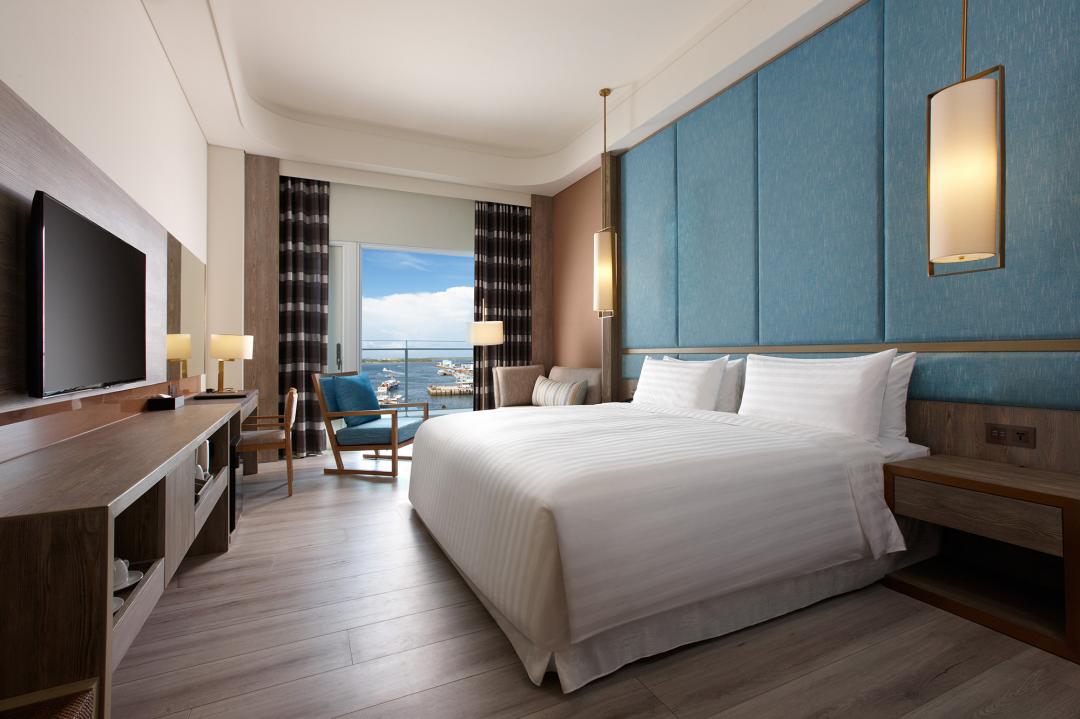 南紡購物中心限量馬年福袋，在今年春節大年初一上午開賣，澎湖福朋喜來登飯店的雙人房住宿券也是獎項之一。（南紡購物中心提供）