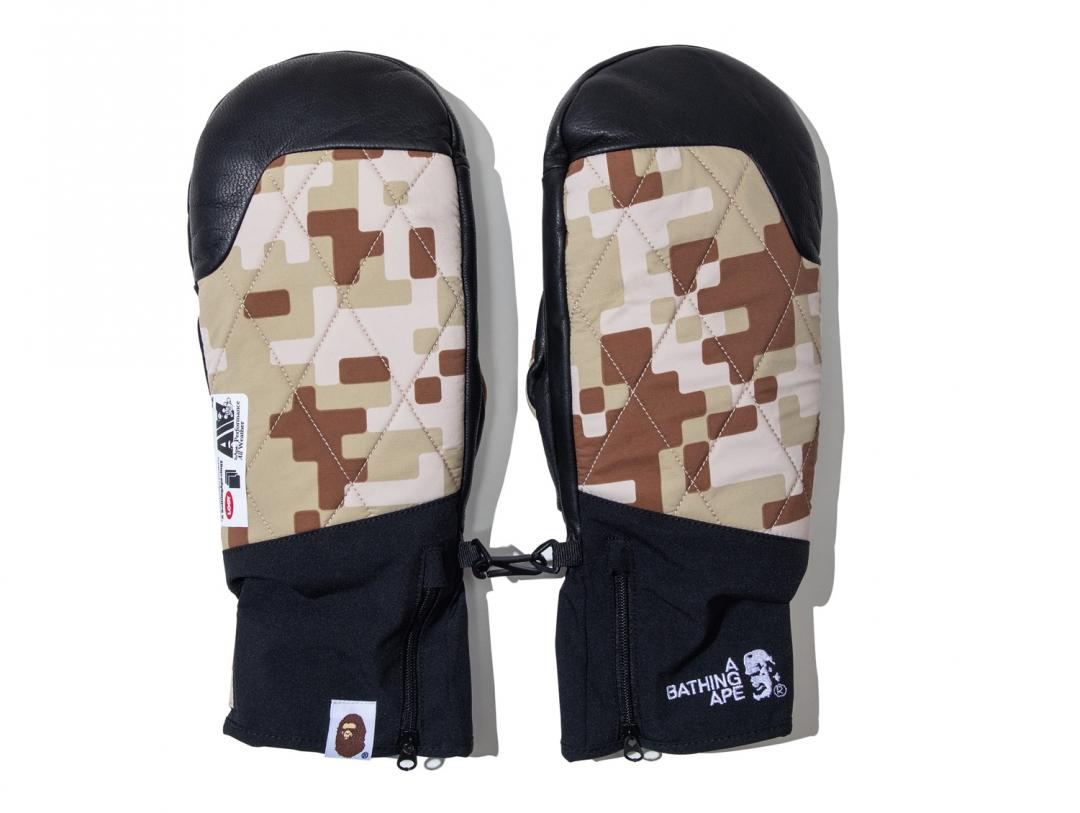 BAPE® UAP CAMO手套，3,599元。