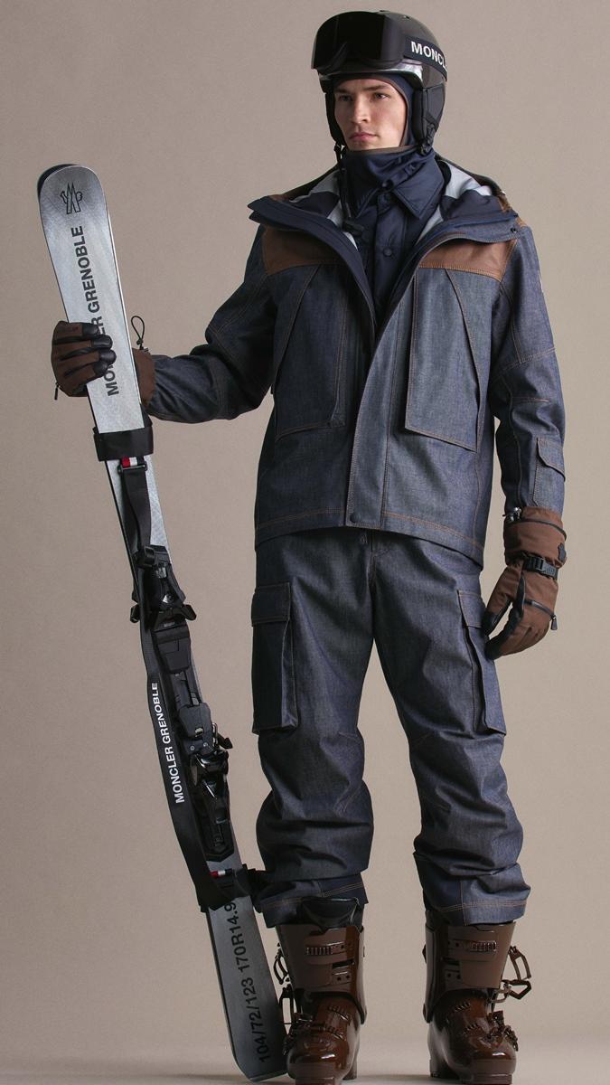 MONCLER Langtang連帽牛仔布羽絨滑雪外套，106,800元。夾層牛仔布滑雪吊帶褲，65,500元。夾層手套，29,200元。滑雪板，107,400元。滑雪頭盔，20,900元。Snowflare滑雪護目鏡，20,100元。