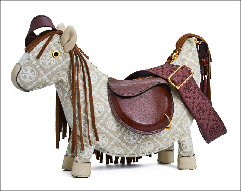 TORY BURCH迷你小馬包，推薦價23,000元。