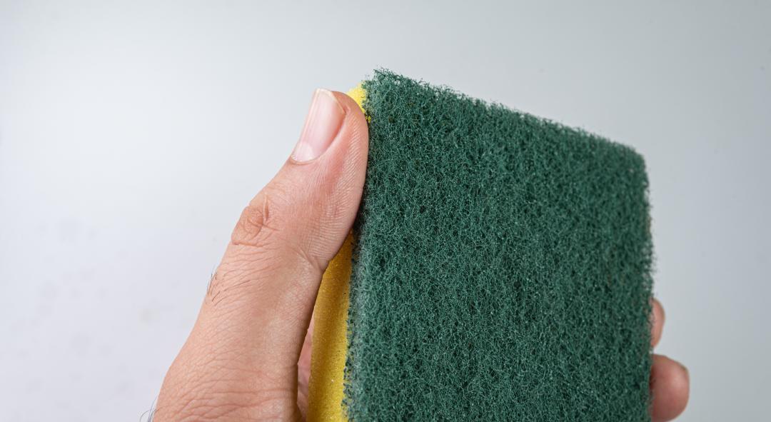 洗碗海綿藏300種菌比糞便還髒！專家揭「最不易藏菌」清潔法