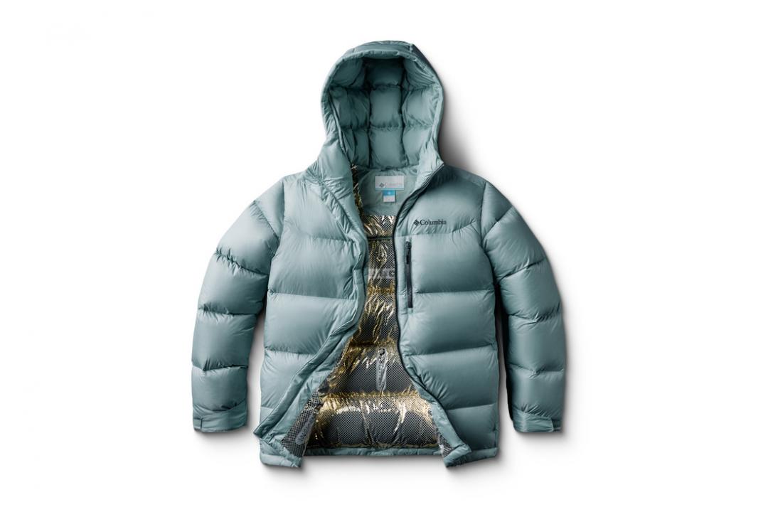 Columbia專利科技克服極端氣候Cloudview™ Down Hooded Jacket極暖防潑羽絨連帽外套，售價NT$16,800元。