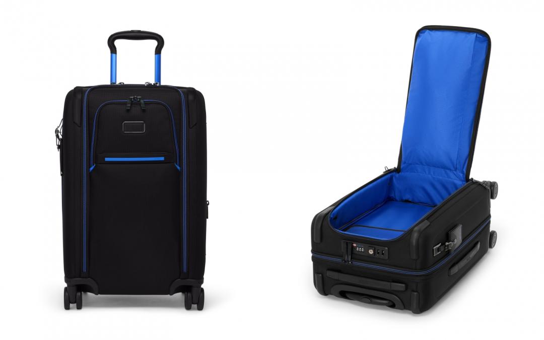 全新一代TUMI Alppha系列雙向開口可擴展登機箱（電光藍），售價NT$$37,400元。