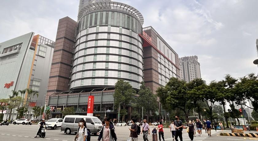 氣爆停業新光三越業績下跌數字曝!好在靠「它」補血 吳昕陽喊話千億目標 氣爆停業新光三越業績下跌數字曝!好在靠「它」補血 吳昕陽喊話千億目標